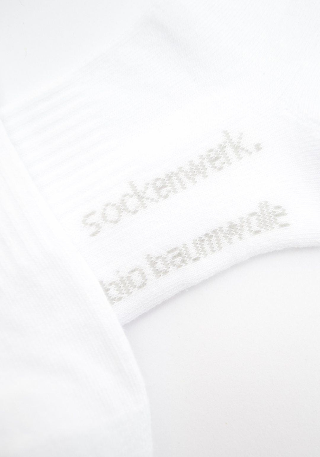 Nachhaltige Socken aus bio baumwolle, Tennis Socken, Sport Socken, Alltagssocken, Laufsocken, Weiße Socken, Schwarze Socken, Sneaker Socken. Made in Portugal.